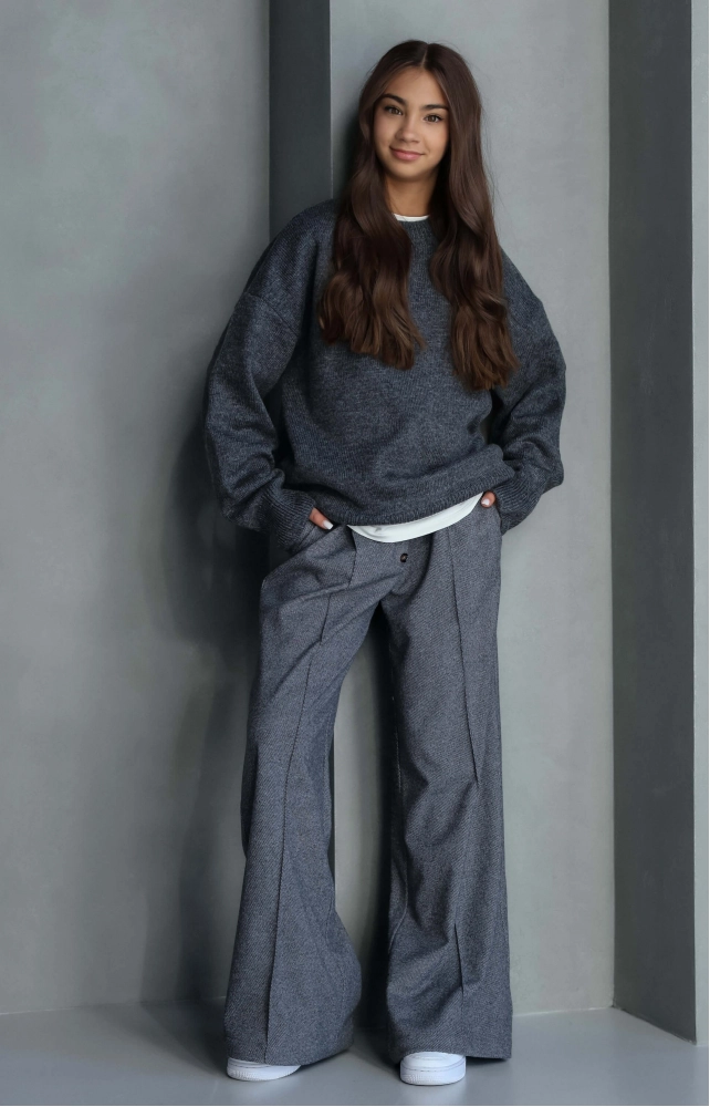 Светр вʼязаний об'ємний з круглою горловиною сірий