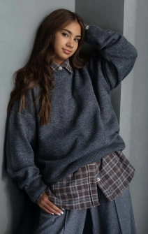 Светр вʼязаний об'ємний з круглою горловиною сірий