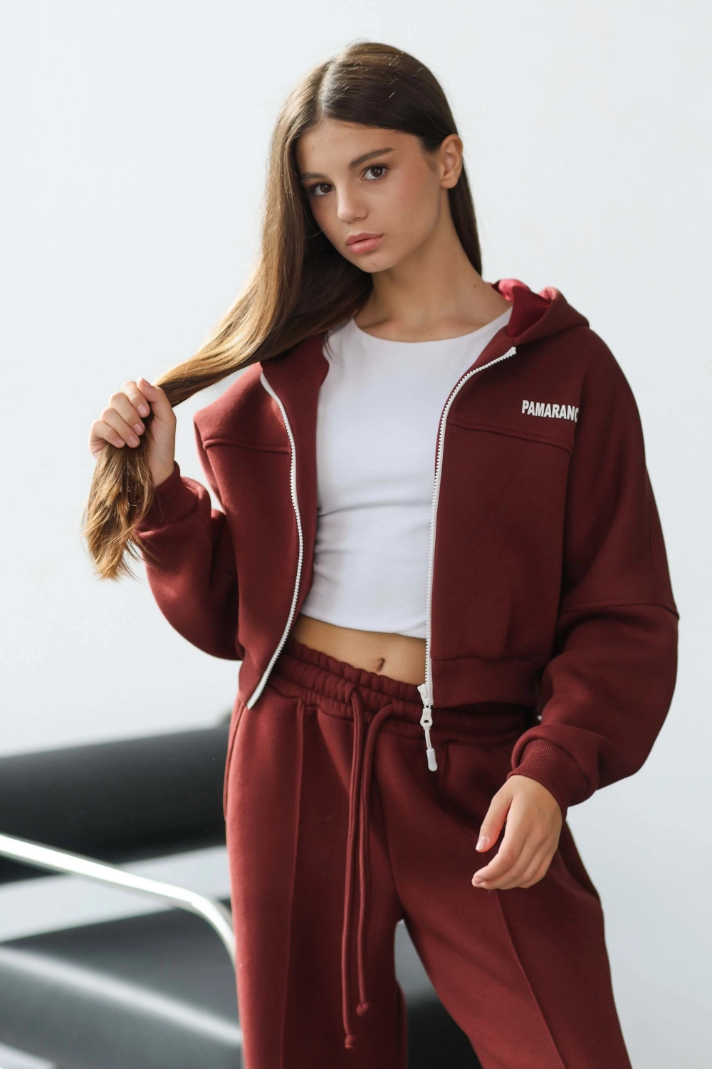 Короткое худи зип утепленное бордовое