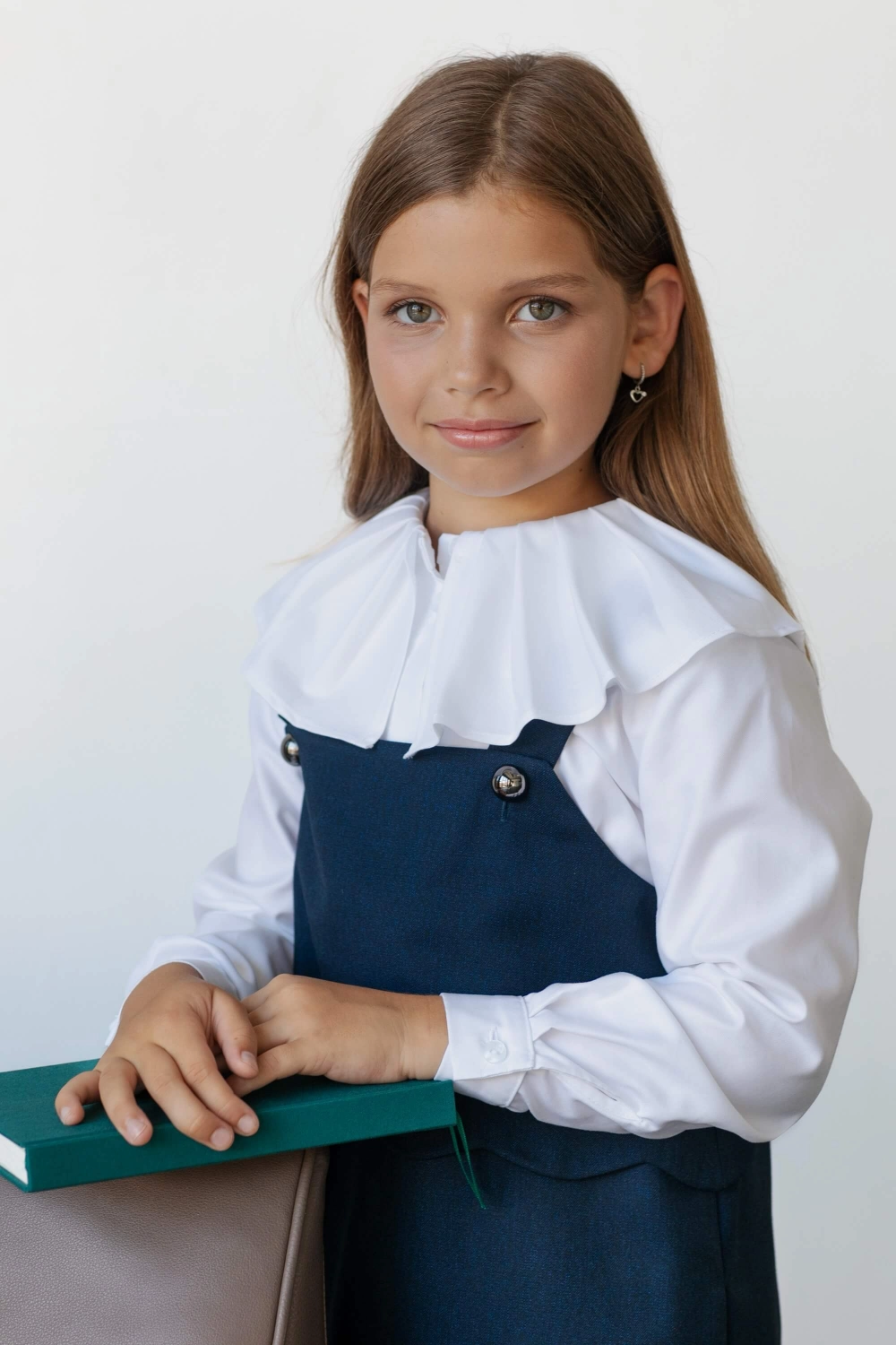 Блуза біла з коміром-плісе