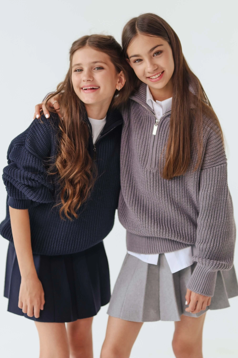 Светр вʼязаний на блискавці темно-синій