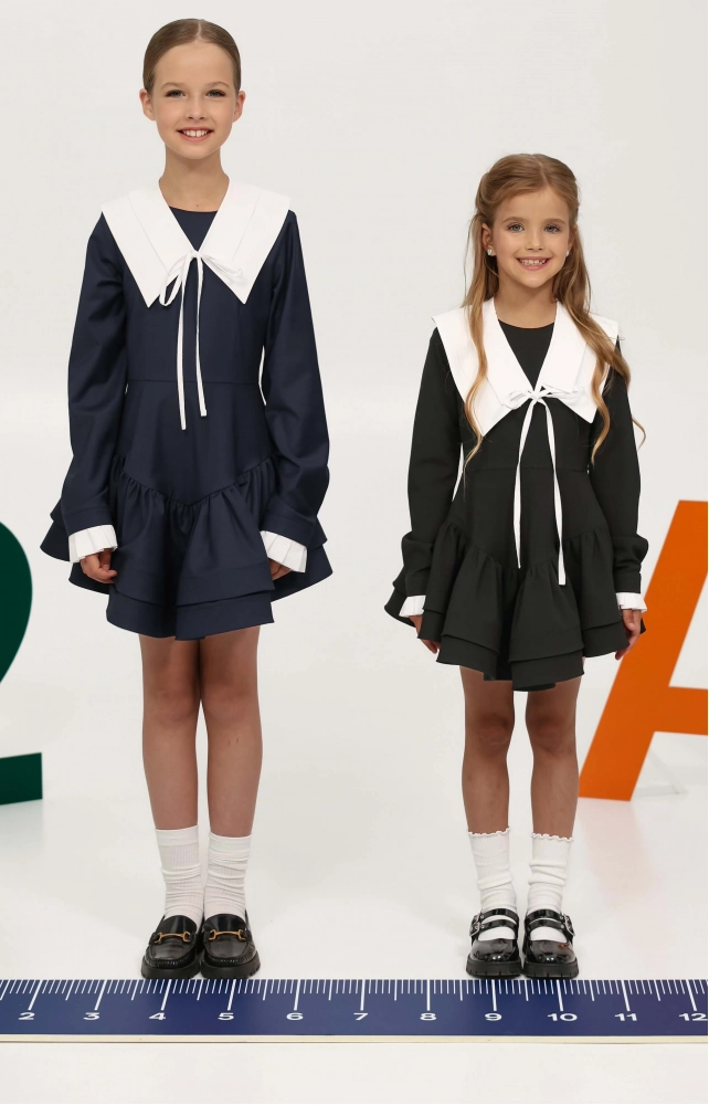 Шкільна сукня зі зйомними манжетами чорна