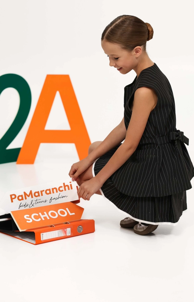 Жилет подовжений чорний у смужку