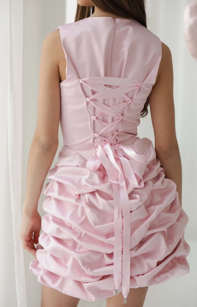 Корсетное платье с фантазийной юбкой розовое