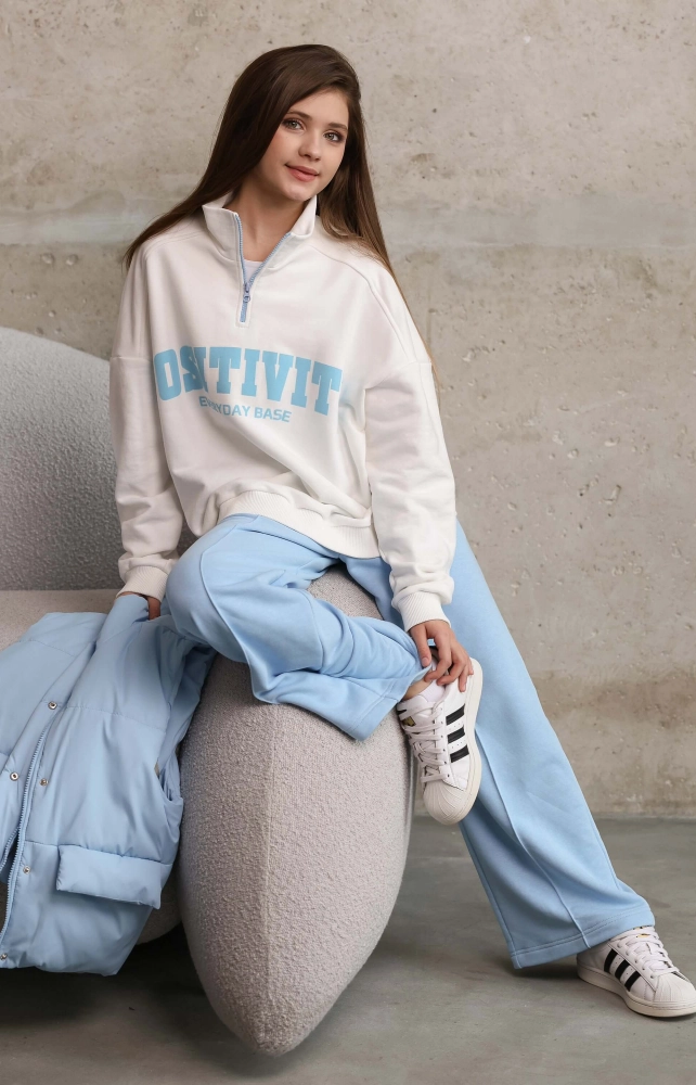 Світшот з блискавкою молочний з блакитним написом