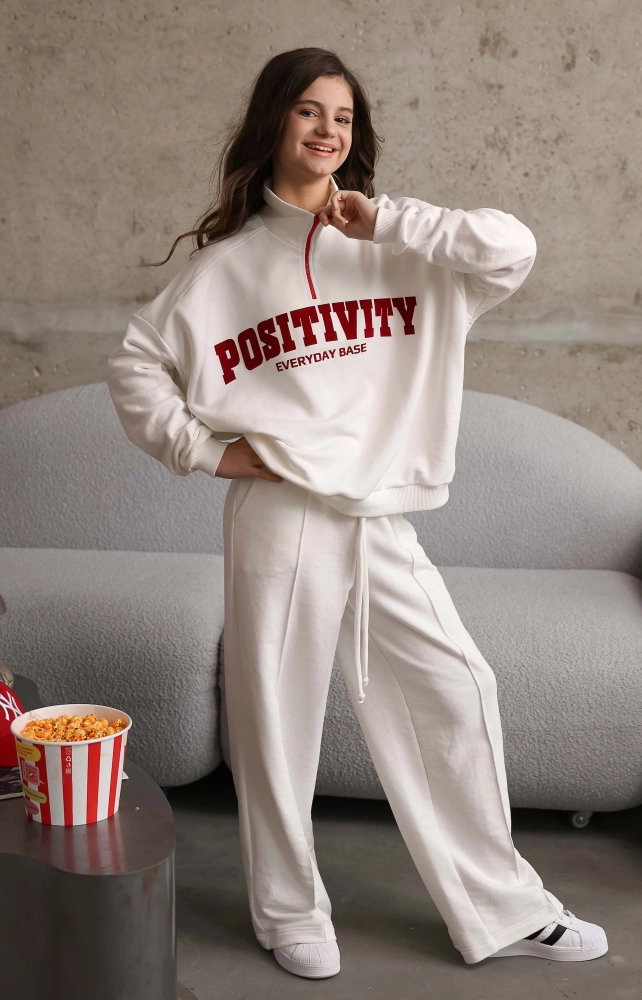 Свитшот с молнией молочный с красной надписью