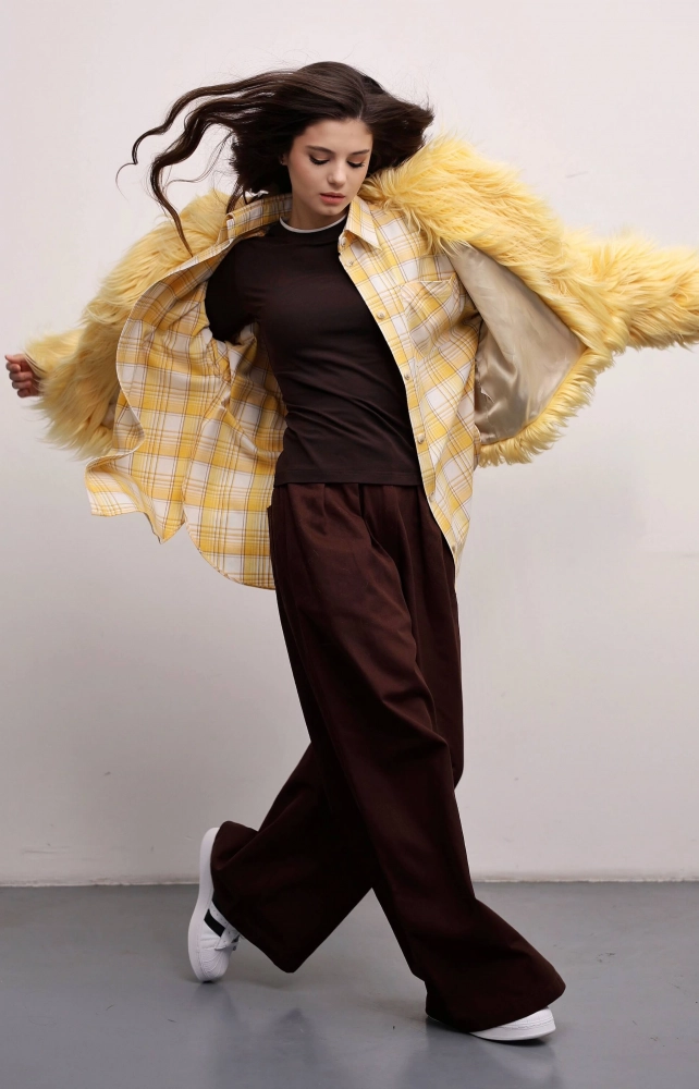 Шуба з довгого штучного хутра жовта