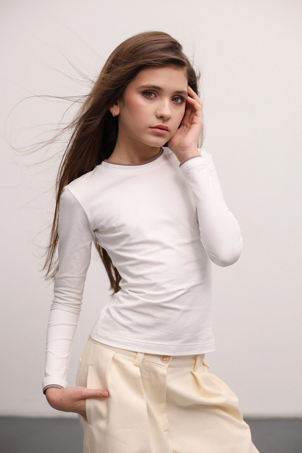 Лонгслив молочный с кофейным кантом