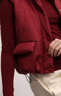 Жилет стьобаний бордовий