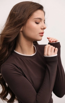 Лонгслив шоколадный с белым кантом