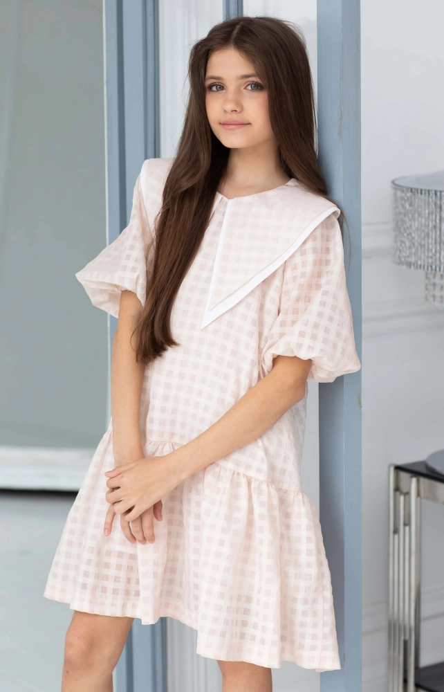 Сукня А-силуету з об'ємним коміром персикова