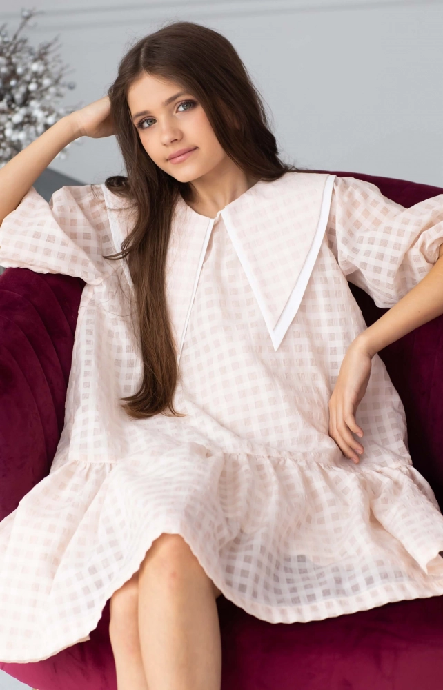 Сукня А-силуету з об'ємним коміром персикова