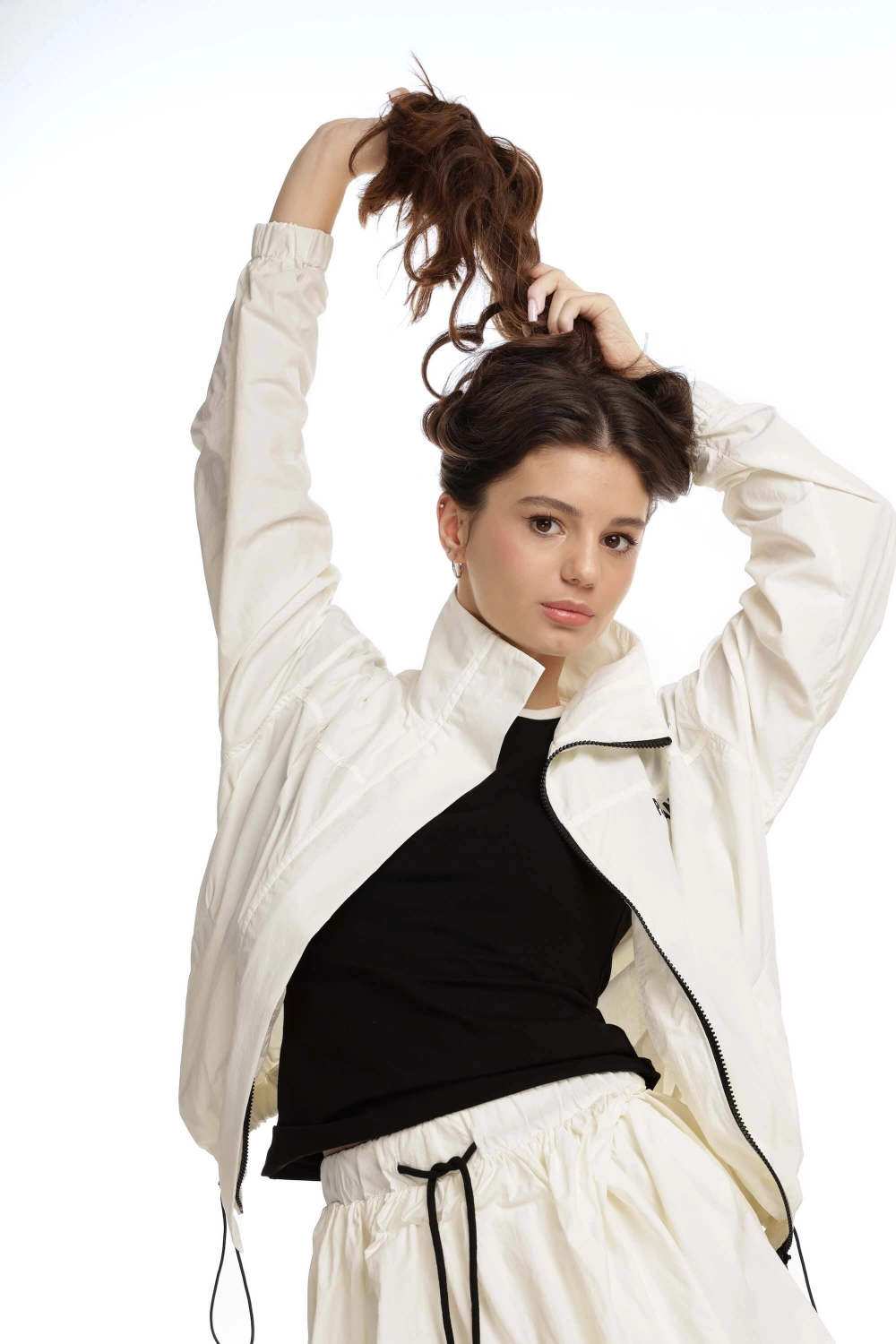 Бомбер тонкий жатый молочный