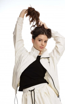 Бомбер тонкий жатый молочный