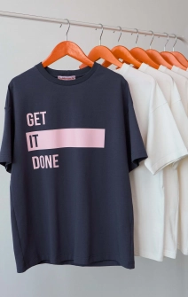 Футболка графітова з рожевим написом Get it done
